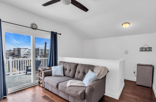 Seaside Heights House | Seaside 3BR w/Central AC, Balcony & Outdoor Shower