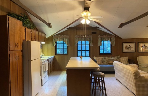 Morgantown House | Secluded carriage house on an estate close to downtown