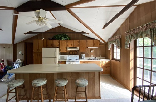 Morgantown House | Secluded carriage house on an estate close to downtown