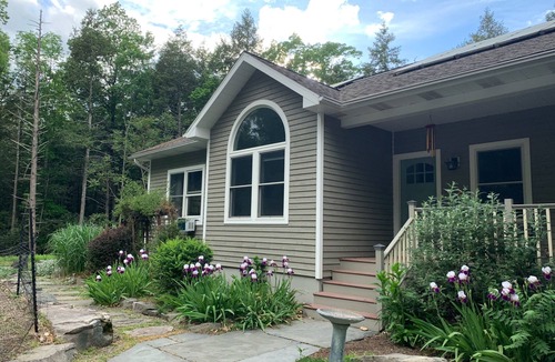 Mount Marion House | Secluded family retreat within minutes of Woodstock village