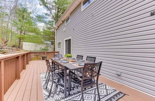 Kerhonkson House | Secluded Kerhonkson Retreat with Deck and Views!