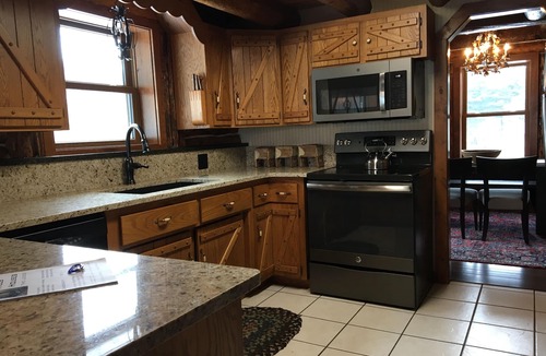 Stone Creek Cabin | Secluded Log Cabin on 300 Acres Near the Heart of Amish Country Ohio