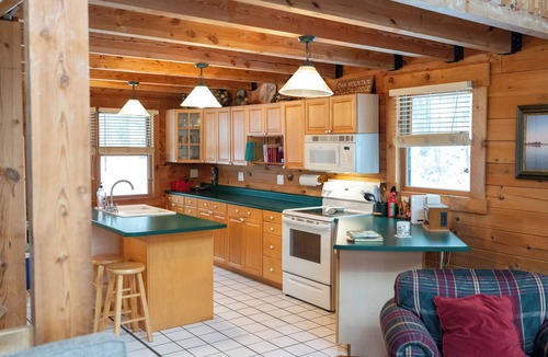 Dailey Cabin | Secluded Log Home-Hot Tub-Fire Pit-LP Grill-on 46 Peaceful Natural Acres-3 Beds