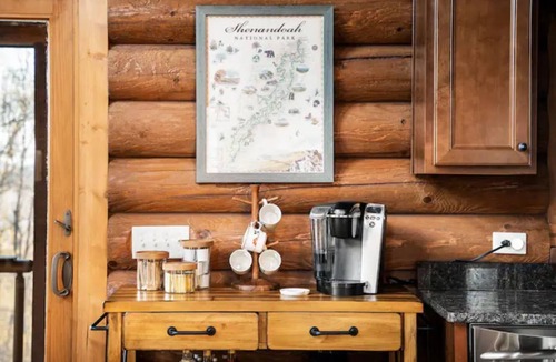 Rileyville House | Secluded Mtn Cabin, Hot Tub, Fire Pit, Stargazing, Surrounded by National Park!