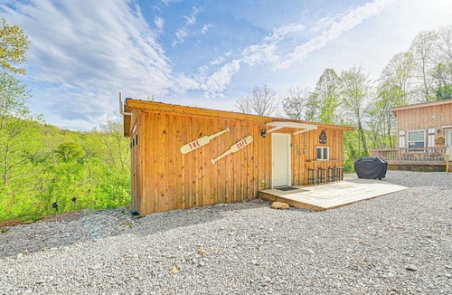 Livingston Cabin | Secluded on 10 Acres: Livingston Getaway w/Sauna!
