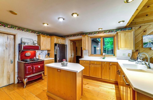 Oxford Cabin | Secluded Oxford Cabin on 75 Acres: Sunset Views!