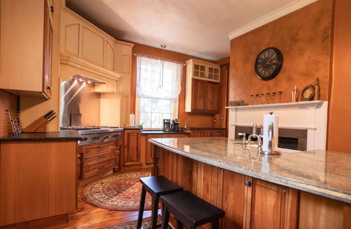 Middle Hope House | Secluded Retreat. Perfect for West Point Families! Gourmet Kitchen!