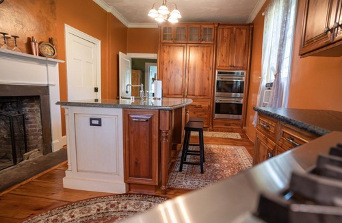 Middle Hope House | Secluded Retreat. Perfect for West Point Families! Gourmet Kitchen!