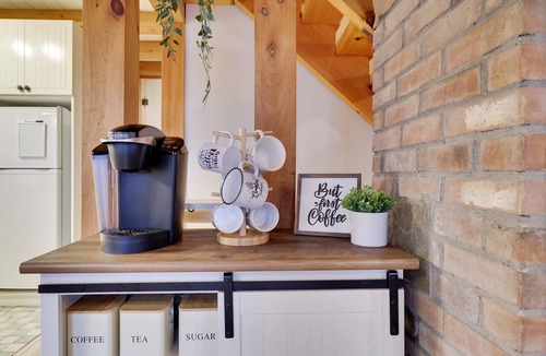 Honesdale Cabin | Secluded Storybook Log Cabin - Honesdale, PA