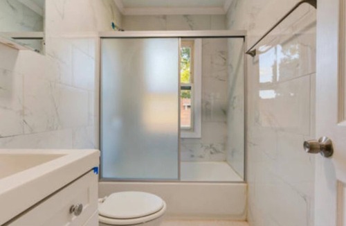 Clason Point House | Serene 1-bedroom in a 3bd 2ba house with WiFi in The Bronx