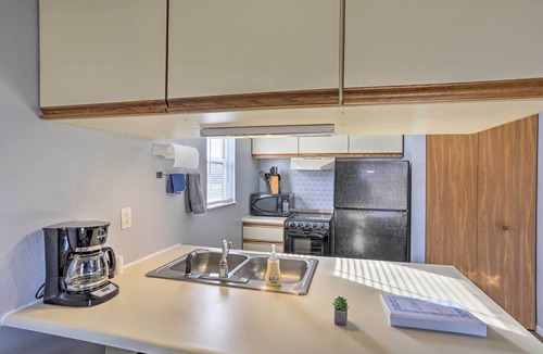 Oak Harbor Condo | Serene Abode on Lake Erie ~ 9 Miles to Oak Harbor