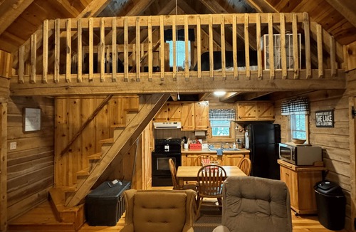 Flat Hollow Marina Cabin | Serene cabin with dock/swim platform in charming Speedwell