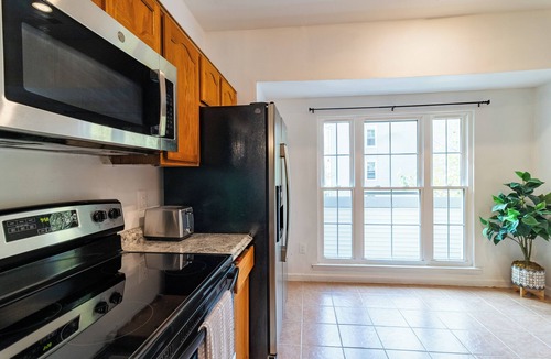 Montgomery Village House | Serene family-friendly townhome in cool Montgomery Village near to Washington DC