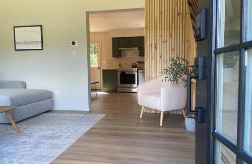 Gardiner House | Serene Mid-Mod Ranch on 2 Acres in Gardiner