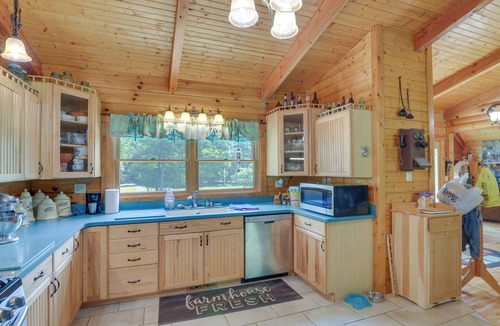 Dailey Cabin | Serene Valley Bend Cabin Rental: 7 Private Acres!