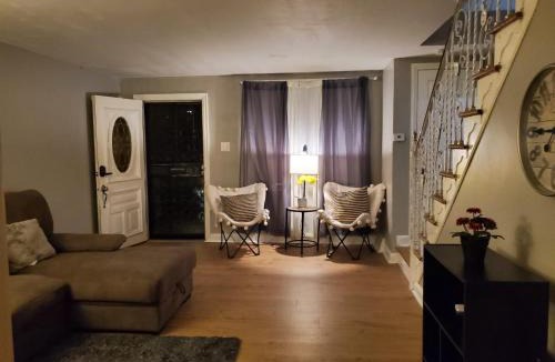 Collingdale House | Serenity Room by the Airport - Shared space