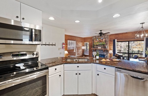 Seven Springs Condo | Seven Springs- Pool/Pickleball/Hiking Ultimate Summer Getaway