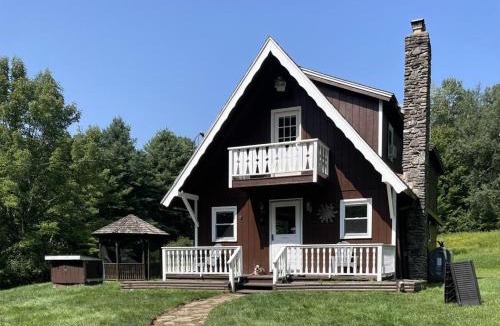 Livingston Manor House | Shady Fox Farm Catskills - Private Chalet on 5 Acres