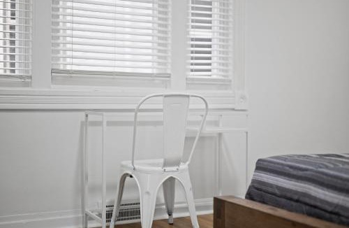 Shadyside House | Shadyside, Pittsburgh !C Modern and Bright Private Bedroom with Shared Bathroom