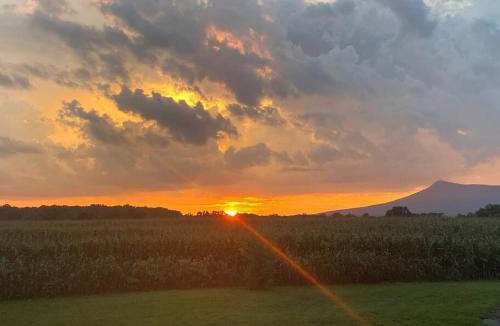 Keezletown Villa | Shenandoah River Retreat