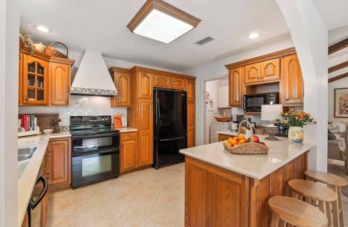 Southside House | Sherylee's Poolside Retreat - Team Joseph Ellen