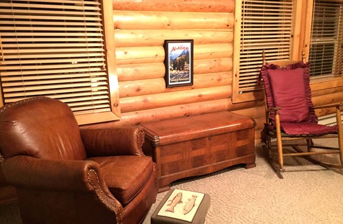 Last Chance Cabin | Shooting Star Lodge-Sleeps 15, 9 Beds 3 Baths