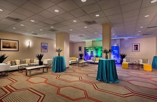 Center City West Resort | Short Drive to Rosenbach Museum! Downtown Location, Pool, Pets are Allowed!