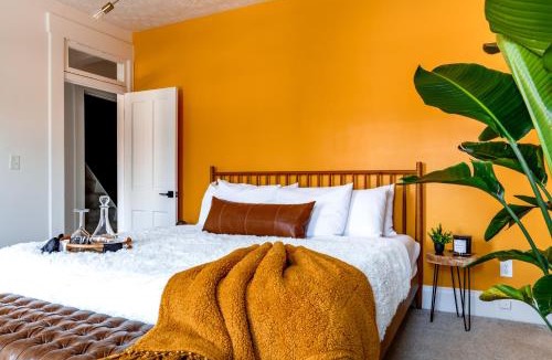 Italian Village House | Short North Convention King Bed Free Parking!