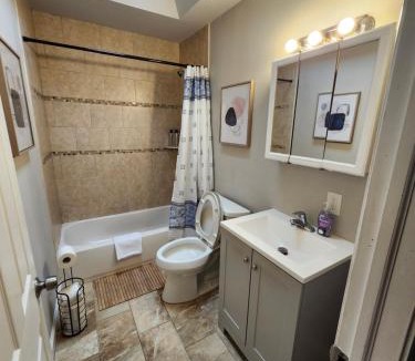 Upper Darby Apartment | Simple 'N' Sheek 3bedroom 1 bathroom house