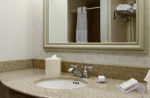 North Bergen House | Six miles from MetLife Stadium