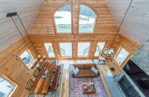 Vernon Ski Chalet | Ski House - ON THE SLOPE w/hot tub