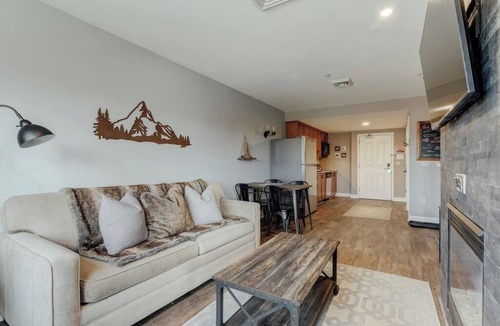 Vernon Condo | Ski-In/Ski-Out, Waterpark & Biking fun- Just Steps Away!