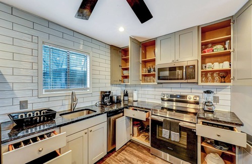 Village at Camelback House | Ski On/Off Camelback,Snowtubing,Pool,Waterparks,Paintball,Casino,Tennis,Zip-Line