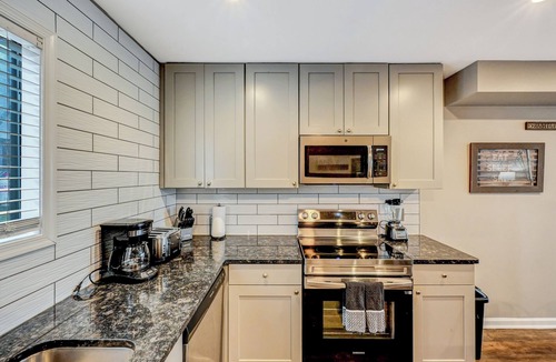 Village at Camelback House | Ski On/Off Camelback,Snowtubing,Pool,Waterparks,Paintball,Casino,Tennis,Zip-Line