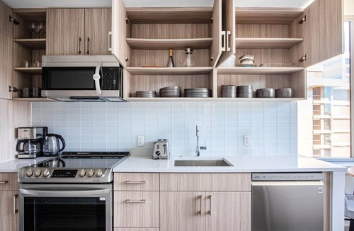 Crystal City Apartment | Sleek Crystal City 1BR w/Pool, Gym, W/D, 1 block to WF by Blueground