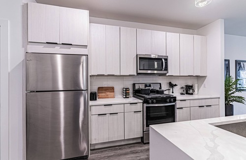 Hillsborough Condo | Sleek & Modern Condo sleeps 6, Handicapped accessible