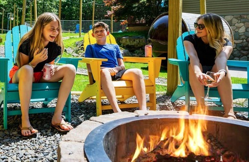 Reeders House | Sleeps 14! Pool Hot Tub Sauna Pickleball Arcade