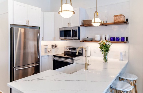 Walnut Hills House | (Sleeps 22) Renovated House 5 Minutes to Downtown
