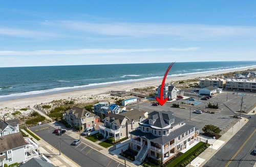 Stone Harbor House | Sleeps 24 - 90 steps to the Beach!
