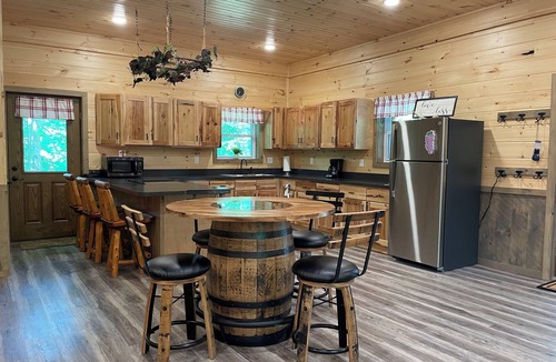 Blissfield Cabin | Sleeps 6, forested seclusion, wildlife galore!