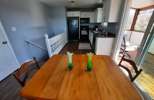 Mount Vernon House | Small house with lake view 5 minutes to I-75 and Renfro Valley.
