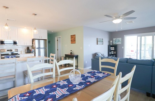 Jamestown Apartment | Soak in the expansive views and enjoy lakefront at Willow Avenue! *Hot Tub*