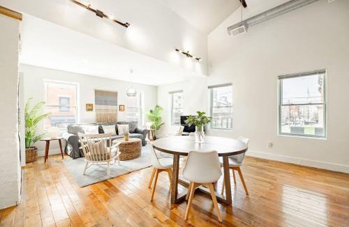 Pendleton Apartment | Soaring 2BR Parkside Loft Walkable to it All