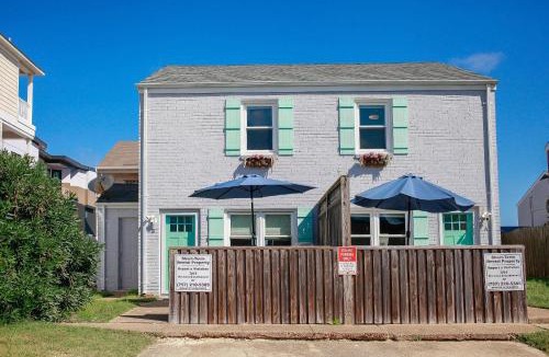 Chic's Beach Apartment | Sojourn's Sea Views with Balcony Sleeps 10