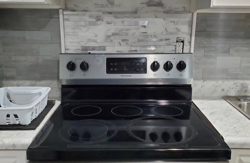 Pelham Gardens Apartment | Soothing Studio in The Bronx for a relaxing getaway