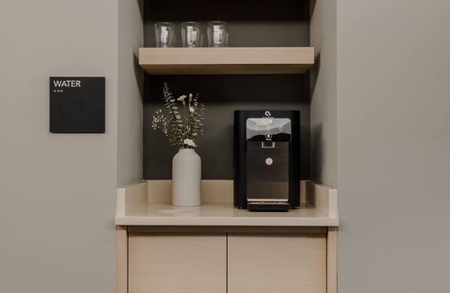 Logan Square Apartment | Sosuite One Bed Apt Plus w Rooftop, Gym, Laundry