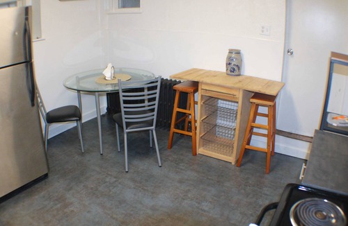 South Side Slopes Apartment | Southside Slopes Crash Pad - Off Street Parking