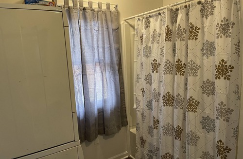 Grasonville House | Spacious 2 bedroom duplex located conveniently near Route 50 East and West.