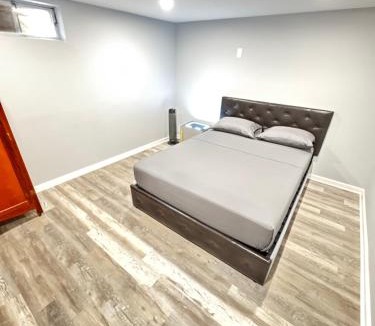 Watchung House | Spacious 3 Bedroom Lakeview Retreat with Private Comfort & Free Parking