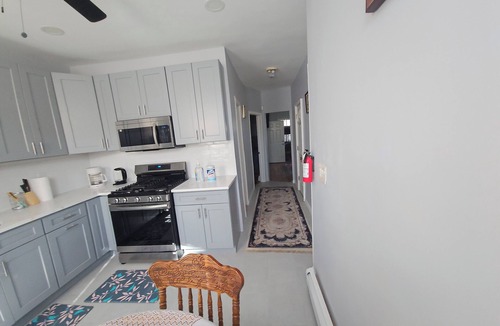 Greenville Apartment | Spacious 3-bedroom apartment with WiFi, AC in beautiful Jersey Cityn